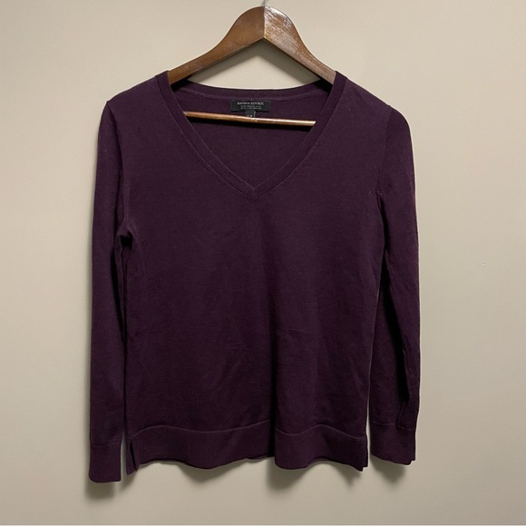 Banana Republic Sweaters - Banana Republic 100% Merino Wool Eggplant Purple V-neck Sweater Women’s Small